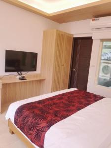 Phòng Giường Đôi Nhìn Ra Núi (Double Room with Mountain View)