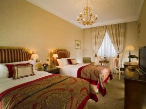 Executive Room, Guest room, 2 Twin/Single Bed(s), High floor with free Wi-Fi and tea & coffee equipment room in Sofia Hotel Balkan a Luxury Collection Hotel Sofia