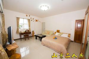 Phòng Giường Đôi Nhìn Ra Núi (Double Room with Mountain View)
