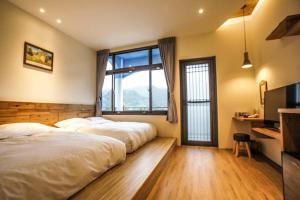 Phòng 4 Người Có Ban Công (Quadruple Room with Balcony)