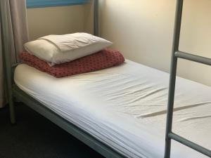Twin Room with Shared Bathroom room in 790 on George Backpackers