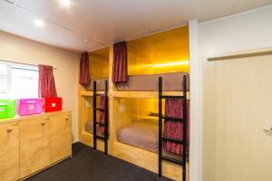 Single Pod in 12 Bed Mixed Dorm room in Tahuna Pod Hostel