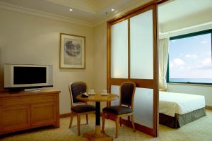 Superior Double Suite room in BEST WESTERN PLUS Hotel Hong Kong