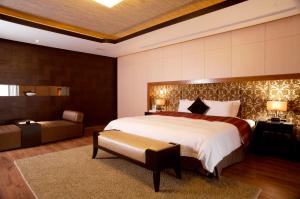 Phòng Deluxe Giường Đôi Có Bồn Tắm (Deluxe Double Room with Bath)