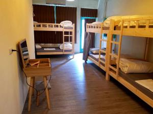 Phòng gia đình với phòng tắm riêng. (Family Room with Private Bathroom)