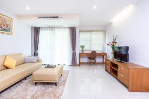 Deluxe Suite - 1 Bedroom with Pool View