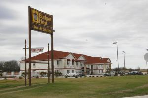 Budget Host Inn and Suites Cameron in Taylor