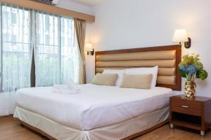 Deluxe Pool Access - 1 Bedroom