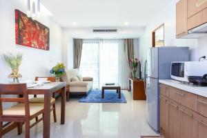 Deluxe Pool Access - 1 Bedroom
