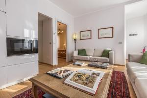 Two-Bedroom Apartment room in Ca' Meraviglia Canal View