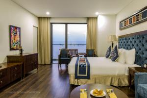 Phòng Executive Premier giường King có ban công (Premier Executive King Room with Balcony)