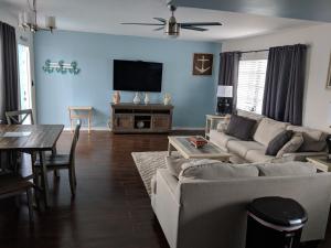 One-Bedroom Apartment room in Ashley Brooke Beach Resort