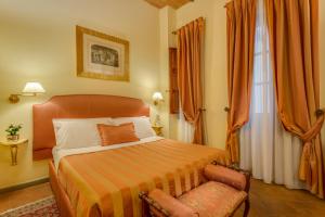 Double Room with Courtyard View room in La Casa Del Garbo - Luxury Rooms & Suite