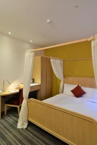 Phòng Tiêu chuẩn có giường Queen (1 Queen Bed Standard Room)