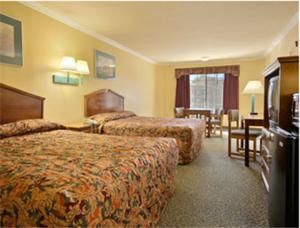 Queen Room with Two Queen Beds - Non-Smoking room in Super 8 by Wyndham Los Angeles Downtown