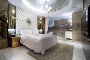 Phòng Đôi Loại Sang có Bồn Tắm Nước Khoáng và Gara (Deluxe Double Room with Spa Bath and Garage)