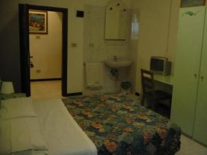 Triple Room with Shared Bathroom - Annex room in Hotel Adua