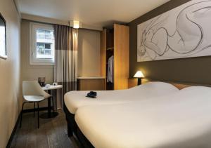 2 Adjacent Rooms room in Ibis Paris Alesia Montparnasse