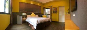 Phòng Deluxe Giường Đôi Có Vòi Sen (Deluxe Double Room with Shower)
