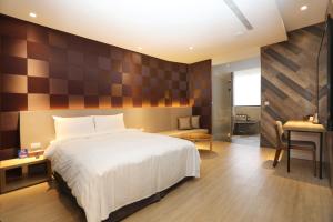 Phòng Deluxe Giường Đôi Có Bồn Tắm (Deluxe Double Room with Bath)