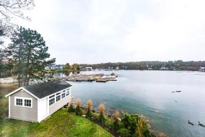 Three-Bedroom House room in 15 Sea Street Home