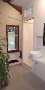 Giường Trong Phòng Nghỉ Tập Thể 8 Giường Cho Cả Nam Và Nữ (Bed in 8-Bed Mixed Dormitory Room)