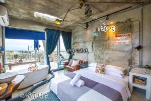 Phòng Deluxe Giường Đôi Với Ban Công và Tầm Nhìn Ra Biển (Deluxe Double Room with Balcony and Sea View)