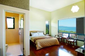 Phòng Deluxe Giường Đôi Nhìn Ra Biển Từ Phía Bên Cạnh (Deluxe Double Room with Side Sea View)