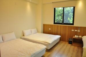 Phòng Gia đình nhìn ra Núi (Family Room with Mountain View)