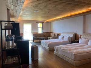 Phòng gia đình tầng 2 (Family 2Nd Floor)