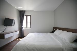 Phòng Giường Đôi Có Phòng Tắm Riêng (Double Room with Private Bathroom)