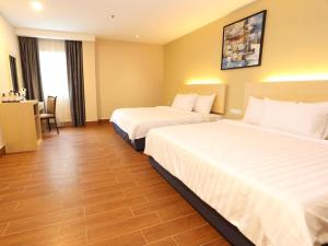 Family Quad ( 2 King size beds )  room in Metro Hotel @ Kl Sentral