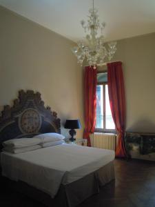 Double Room with Canal View and Private External Bathroom room in La Residenza 818