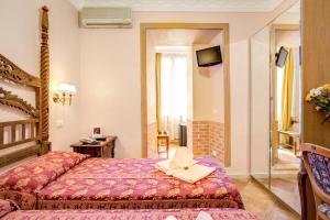 Double Room with Extra Bed room in Hotel Caravaggio