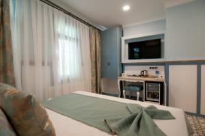 Deluxe Double Room room in Center Hill Suites