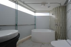 Phòng Loại Sang Giường Đôi (Deluxe Double Room)