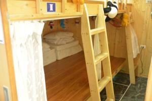 Giường Trong Phòng Ngủ Tập Thể Cho Cả Nam Và Nữ 6 Giường (Bed in 6-Bed Mixed Dormitory Room)