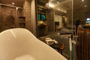 Phòng Giường Đôi Nhìn Ra Núi (Double Room with Mountain View)