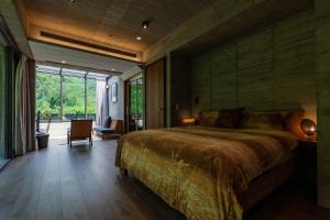 Phòng Giường Đôi Nhìn Ra Núi (Double Room with Mountain View)