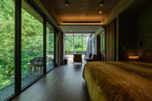 Phòng Giường Đôi Nhìn Ra Núi (Double Room with Mountain View)