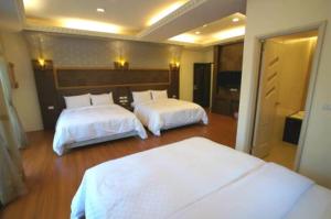 Suite Gia Đình Có Ban Công (Family Suite with Balcony)