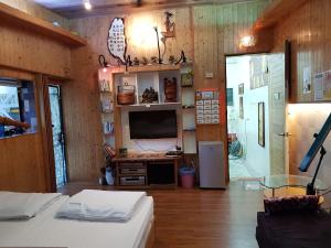 Phòng 4 Người Có Phòng Tắm Chung (Quadruple Room with Shared Bathroom)
