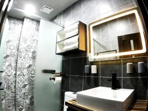 Phòng 4 Người Có Ban Công (Quadruple Room with Balcony)