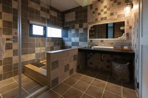 Phòng Deluxe Lớn Giường Đôi Có Bồn Tắm (Deluxe Large Double Room with Bathtub)