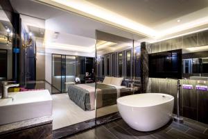 Phòng Tiêu Chuẩn Giường Đôi (Standard Double Room)