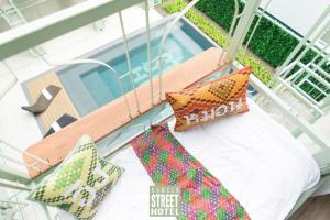 Deluxe with Pool View room in Samsen Street Hotel (SHA Extra Plus)