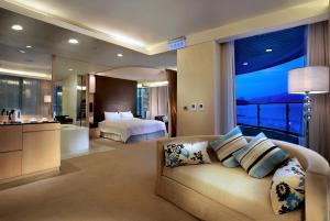 Suite hướng hồ (Lake Suite)