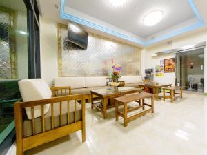Biệt Thự Nhìn Ra Vườn (Villa with Garden View)