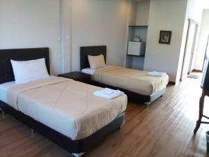 Superior Triple Room with Airport Transfer room in Thongtha Residence - Suvarnabhumi Airport