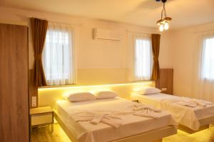 Triple Room with Balcony room in Limon Pansiyon